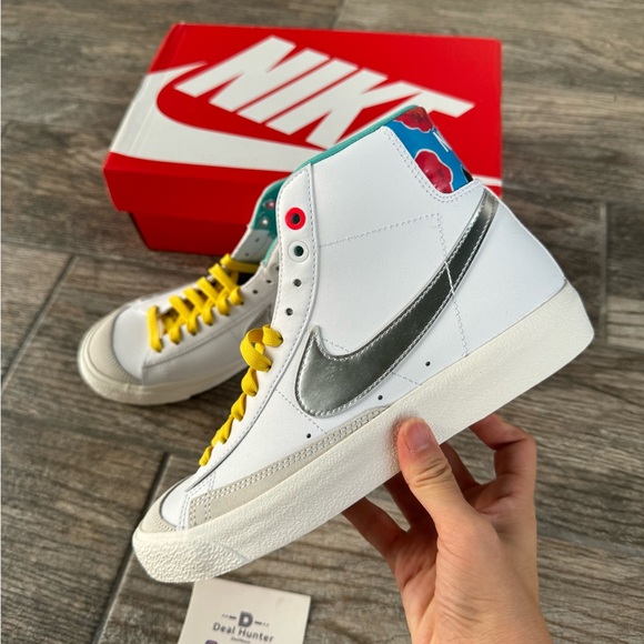 Brand New Nike Blazer Mid '77 Big Kids Shoes (K5/W6.5) - Picture 4 of 10